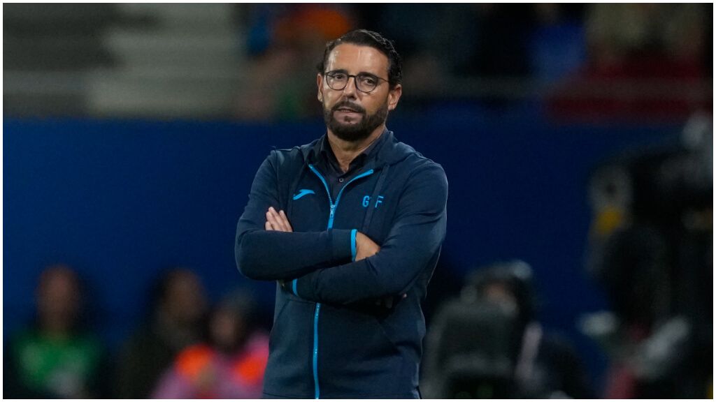  José Bordalás, durante el Barcelona - Getafe. (EFE)