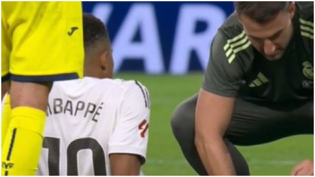  Kylian Mbappé se marcha lesionado ante el Villareal. (X)