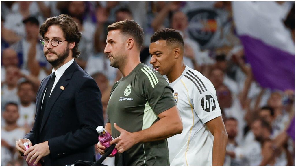  La lesión de Kylian Mbappé ante el Villareal. (EFE)