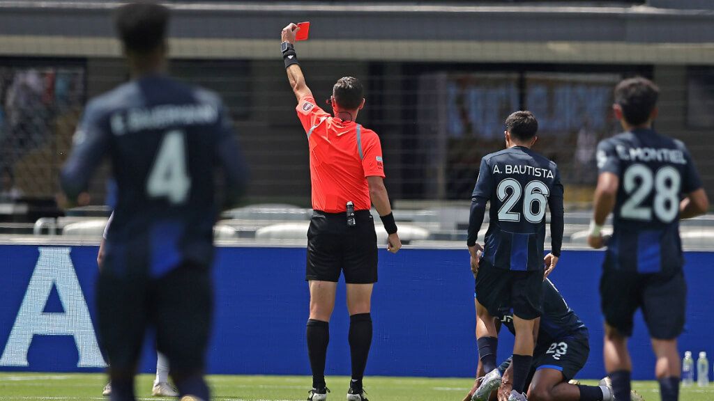 Expulsión de Raúl Asencio (Cordon Press)