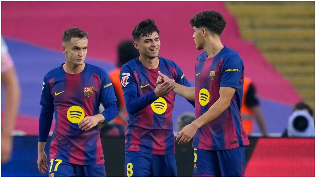 El Barcelona celebra el gol de Pedri ante el Girona. (EFE)