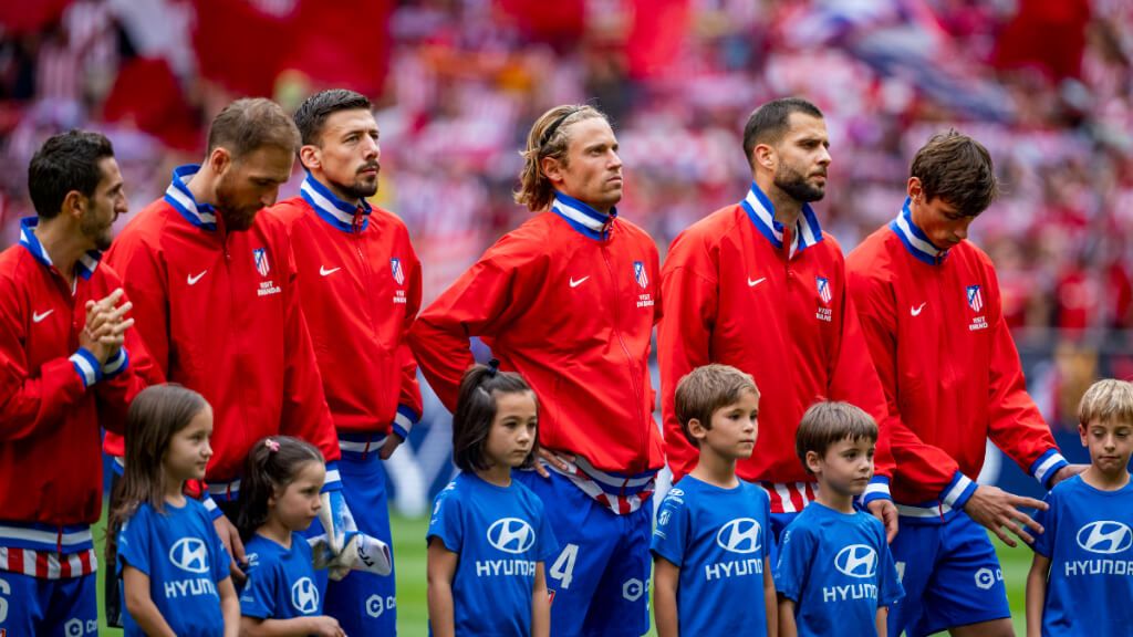 Marcos Llorente y los jugadores del Atlético de Madrid en el derbi (Cordon Press)