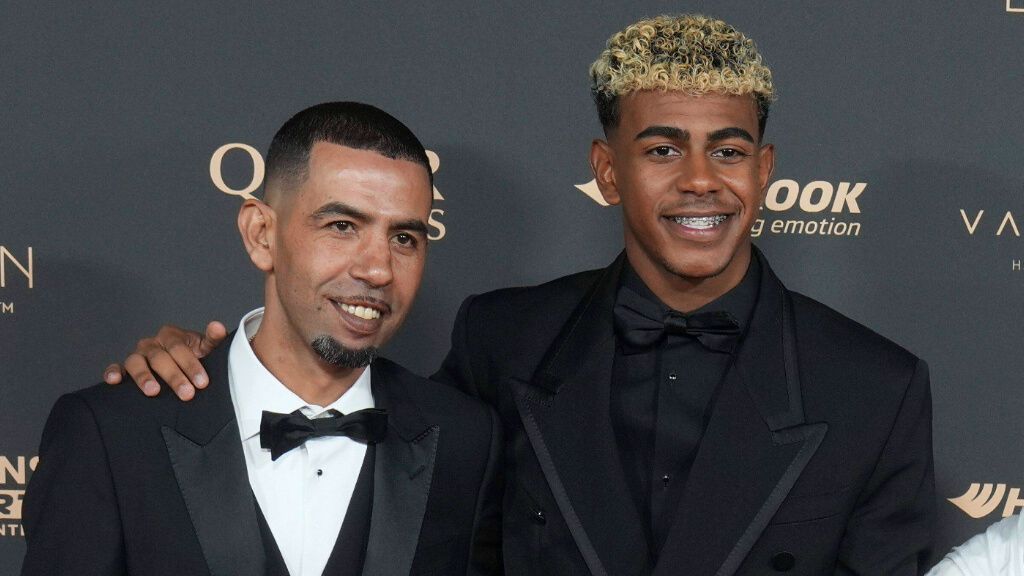  Mounir Nasraoui y Lamine Yamal en la gala del Balón de Oro 2025 (Cordon Press)