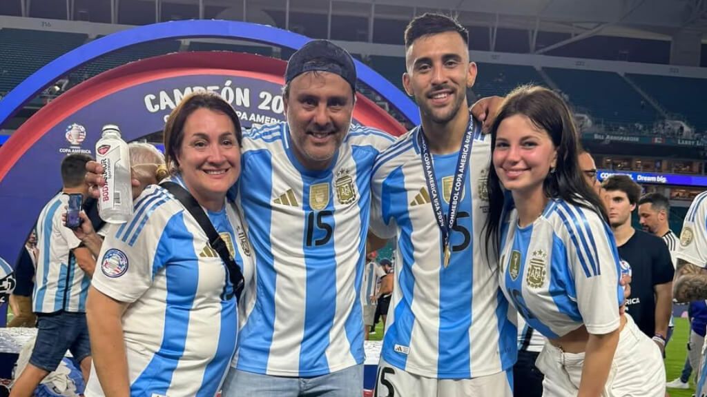 La familia de Nico González, el jugador y Paloma Silberberg (Instagram)