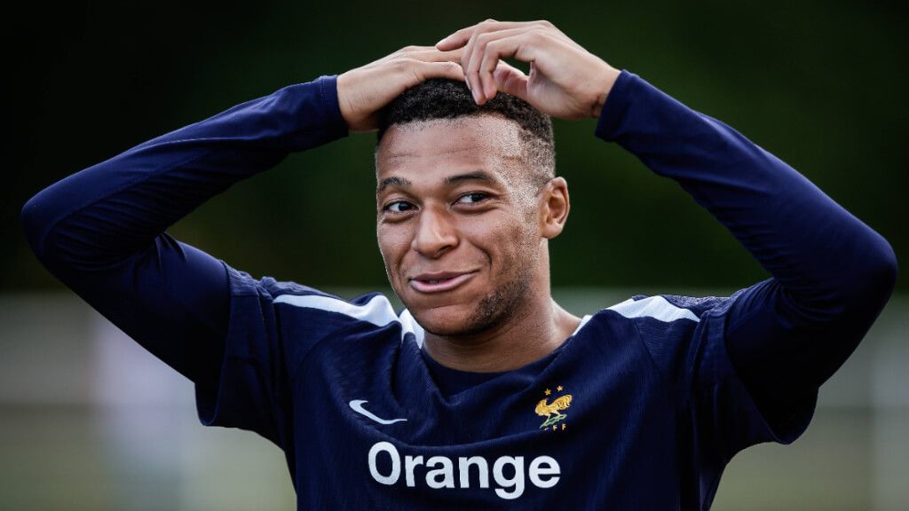  Mbappé entrenando con la selección de Francia (Cordon Press)