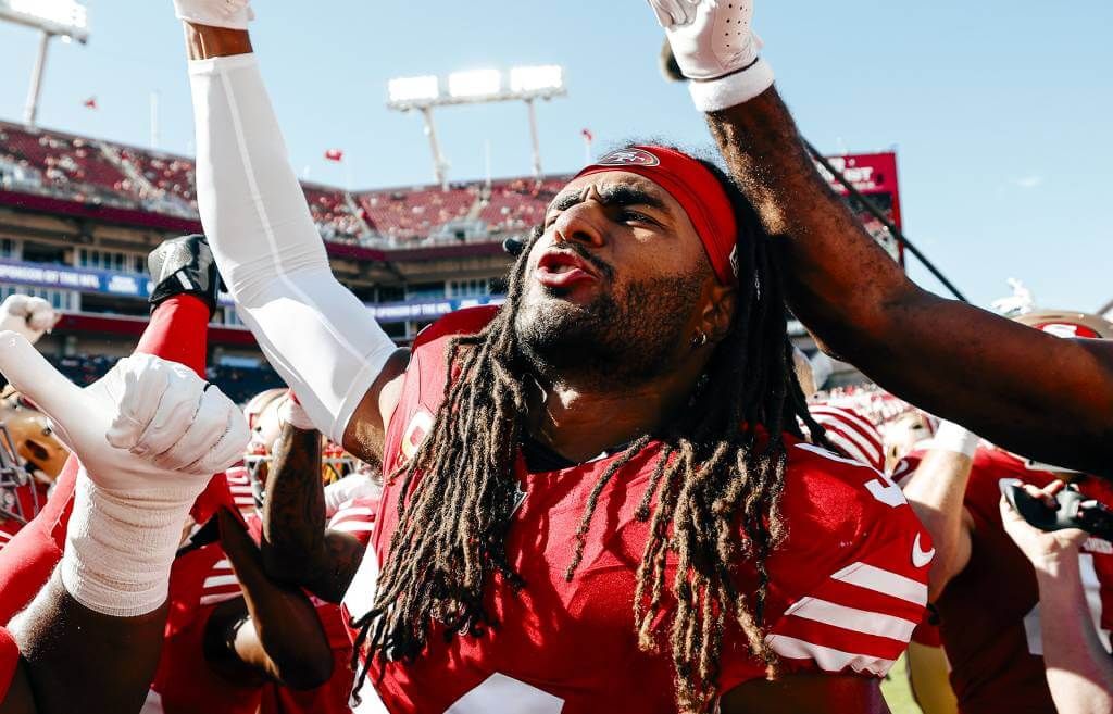 Fred Warner en un partido de los 49ers