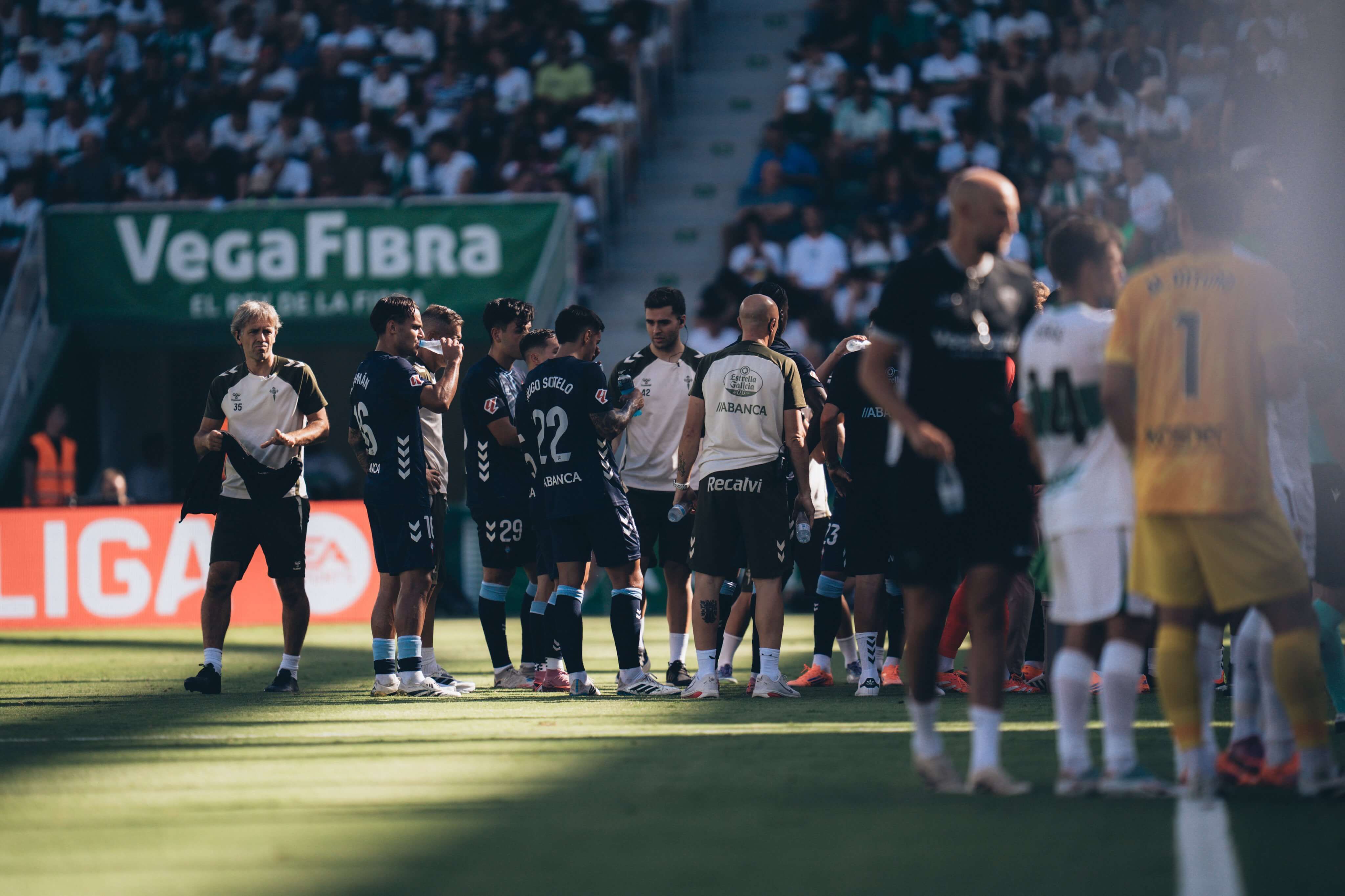  Pausa de hidratación en el Elche-Celta.