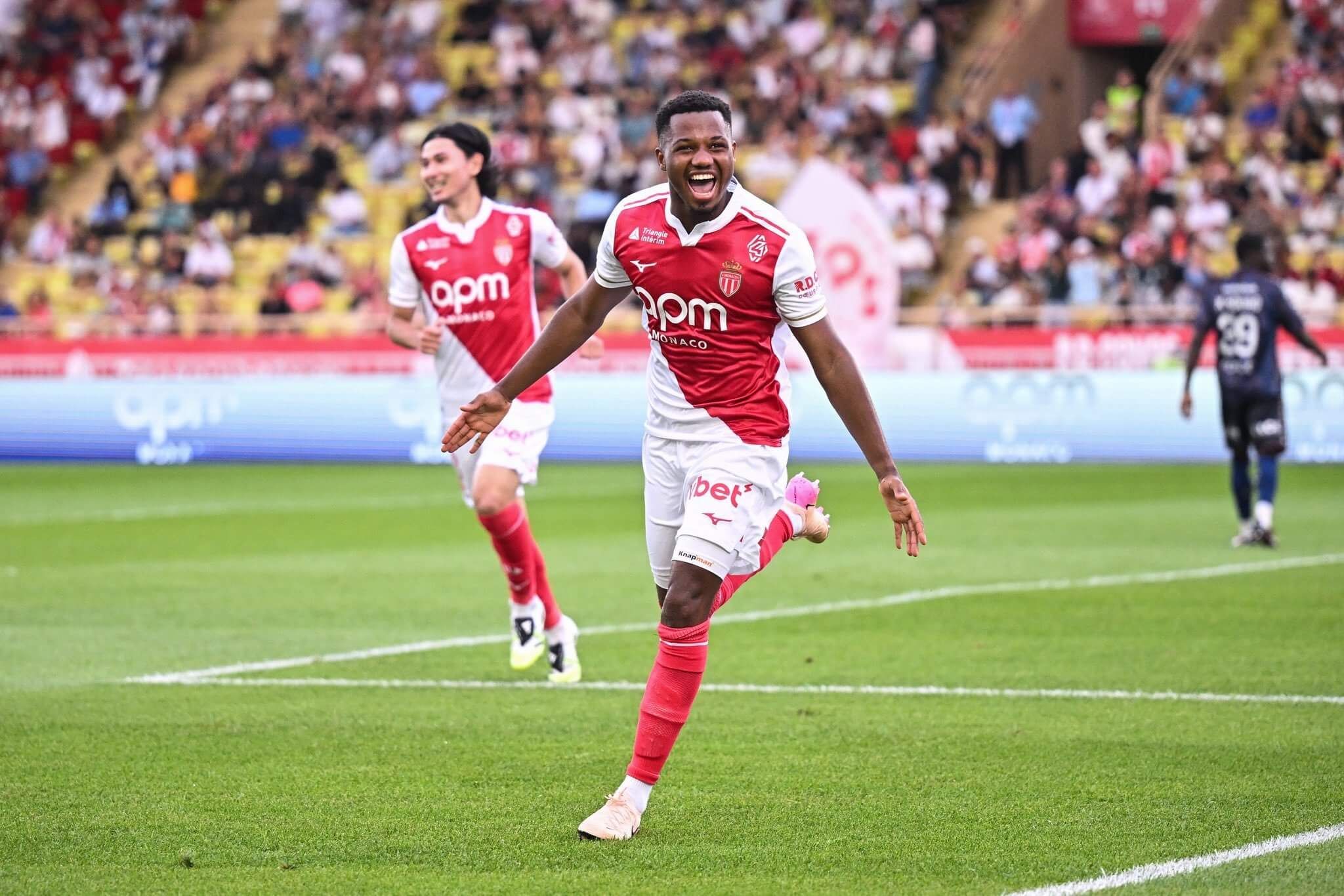  Ansu Fati celebra un gol con el Mónaco.
