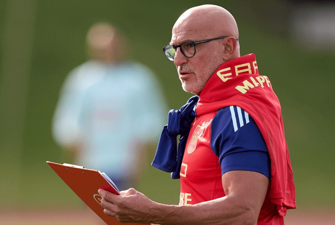  Luis de la Fuente dirige una sesión de entrenamiento.