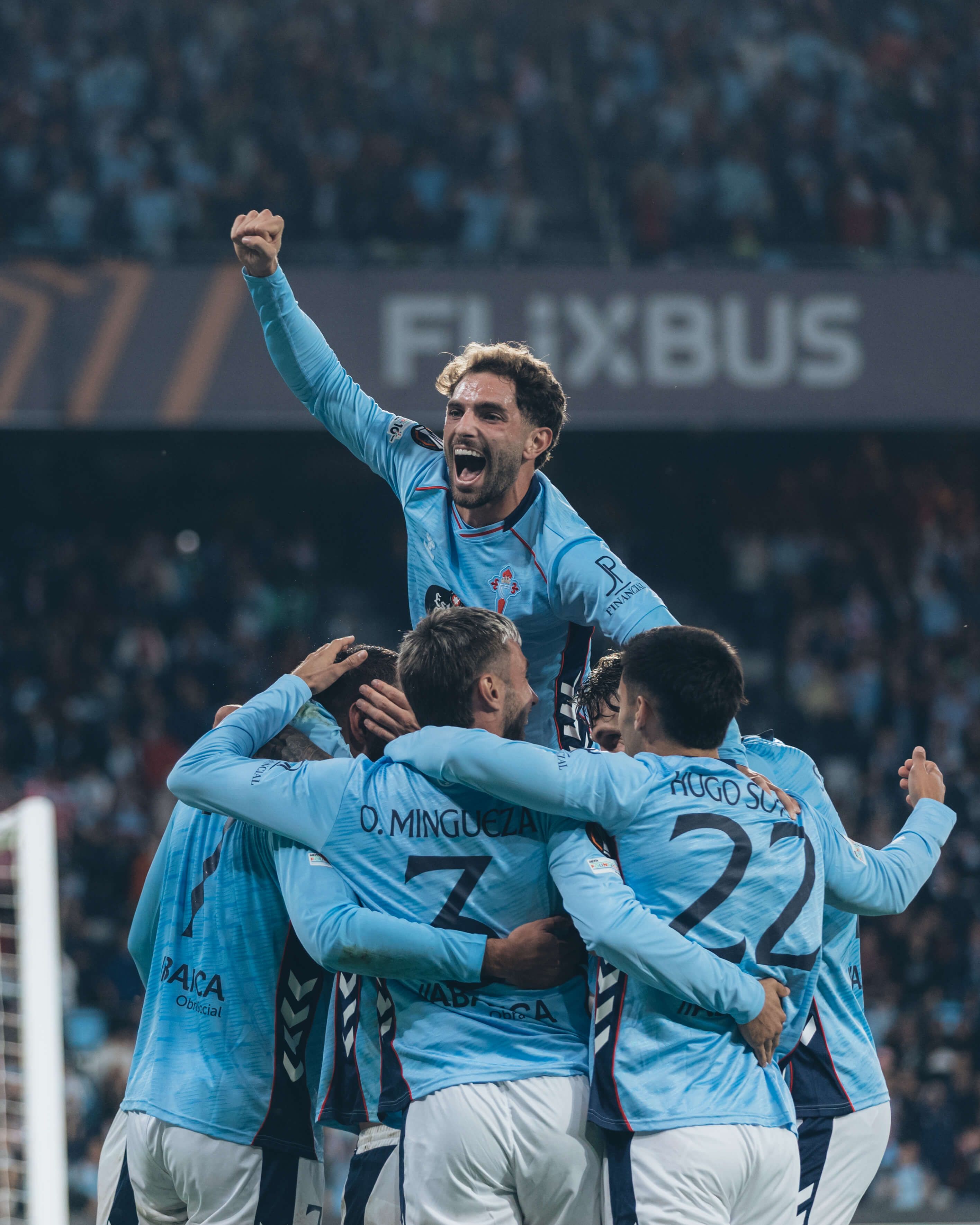  Los jugadores del Celta celebran el gol de Borja Iglesias.