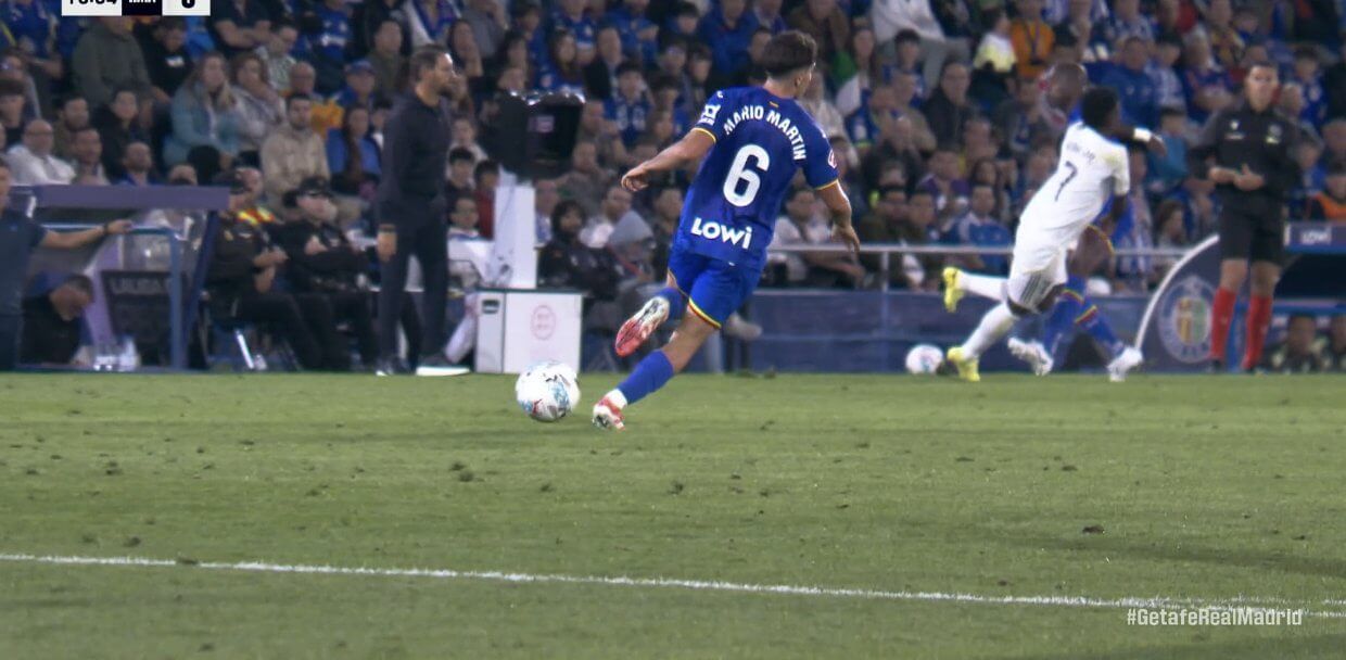  La acción de Nyom con Vinicius que le lleva a la expulsión. (Movistar)