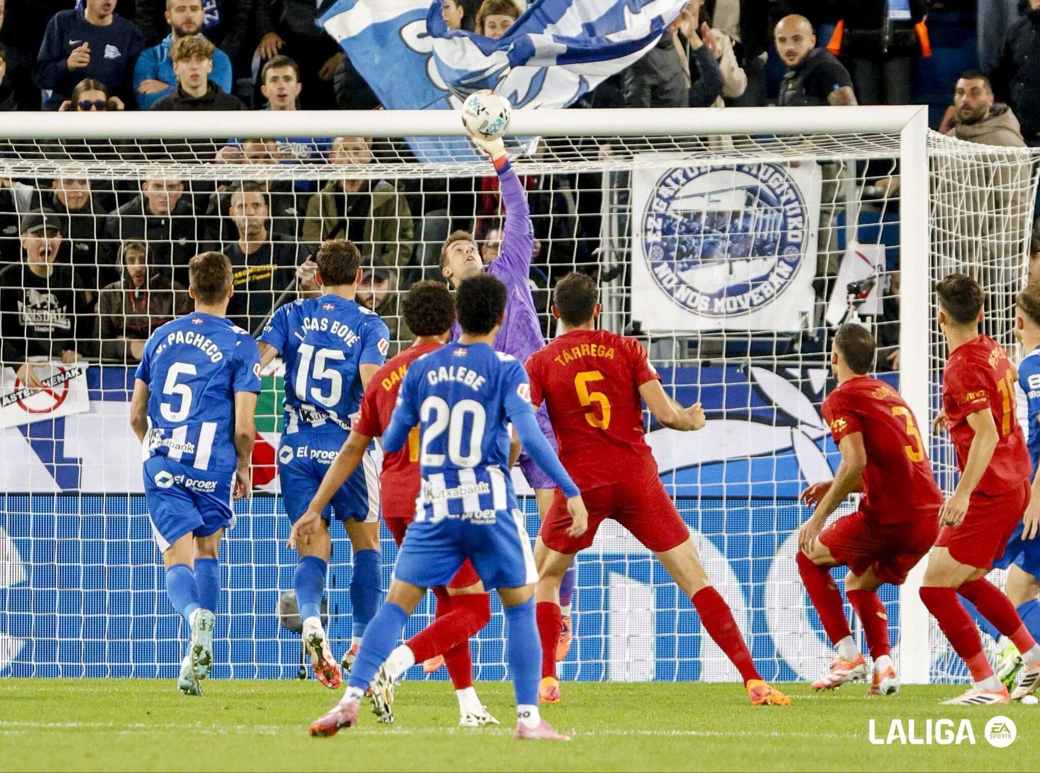 Agirrezabala y su gran parada ante el Alavés (LALIGA)