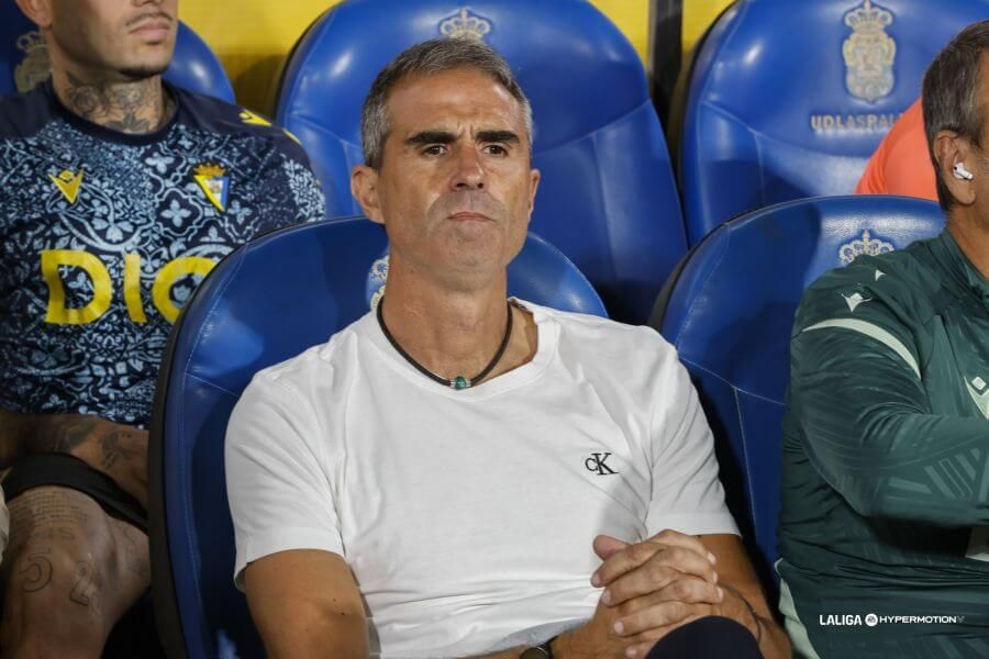  Gaizka Garitano, durante el UD Las Palmas-Cádiz.