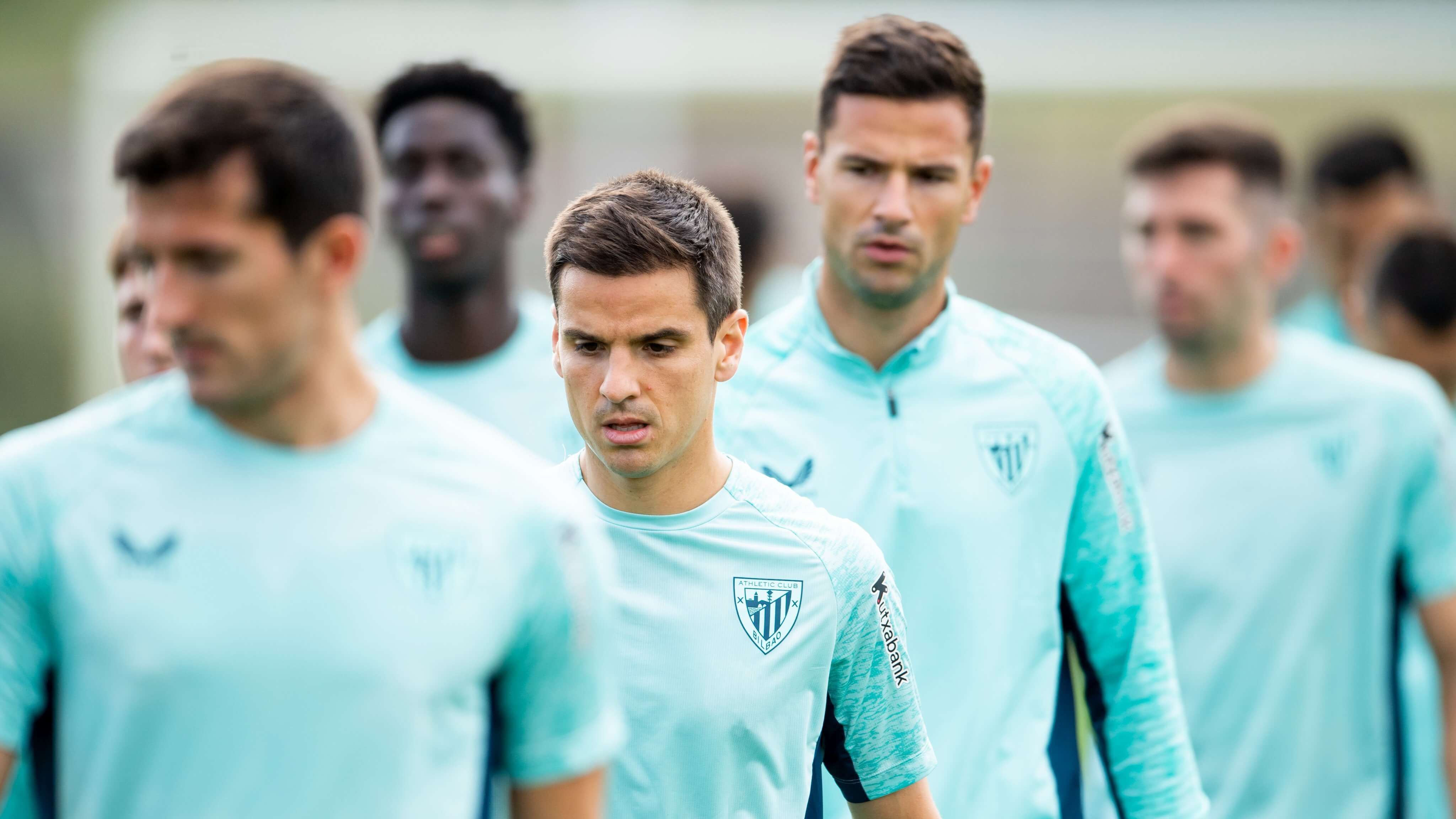 Iñigo Ruiz de Galarreta se entrena con el grupo en Lezama.