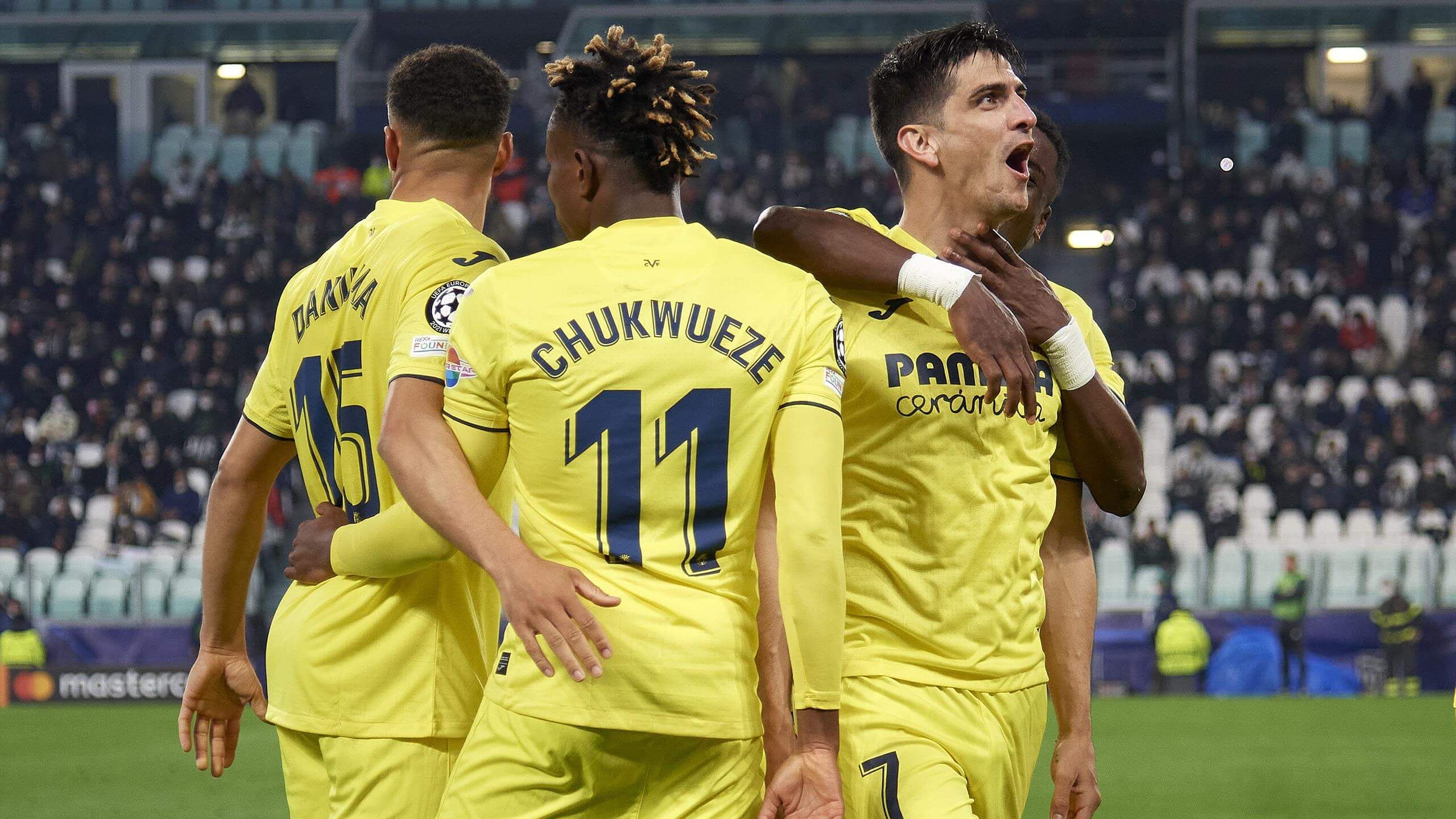  Gerard Moreno celebra su gol en el Juventus-Villarreal de la 21/22.