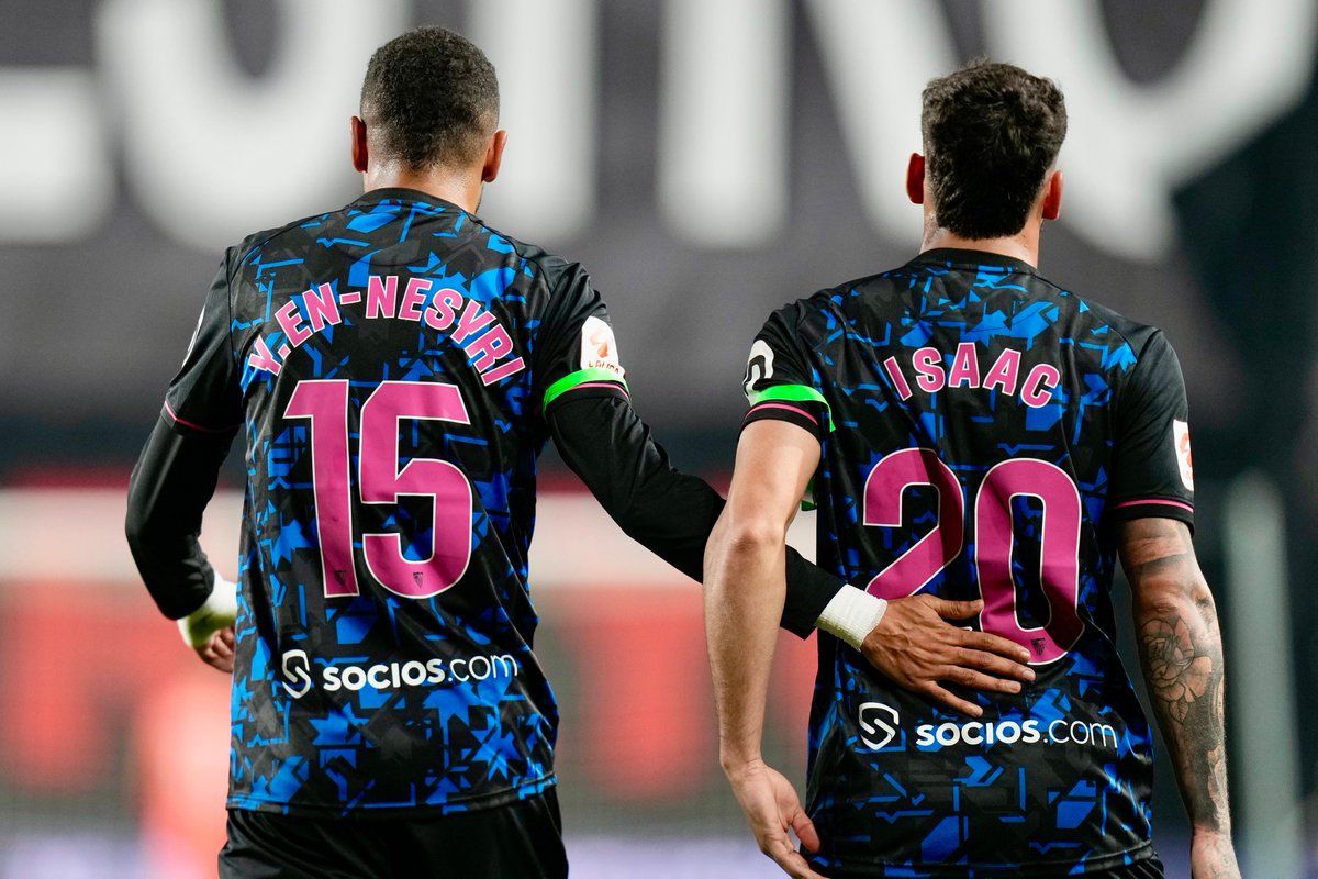 En-Nesyri e Isaac Romero, celebrando un gol en Vallecas.