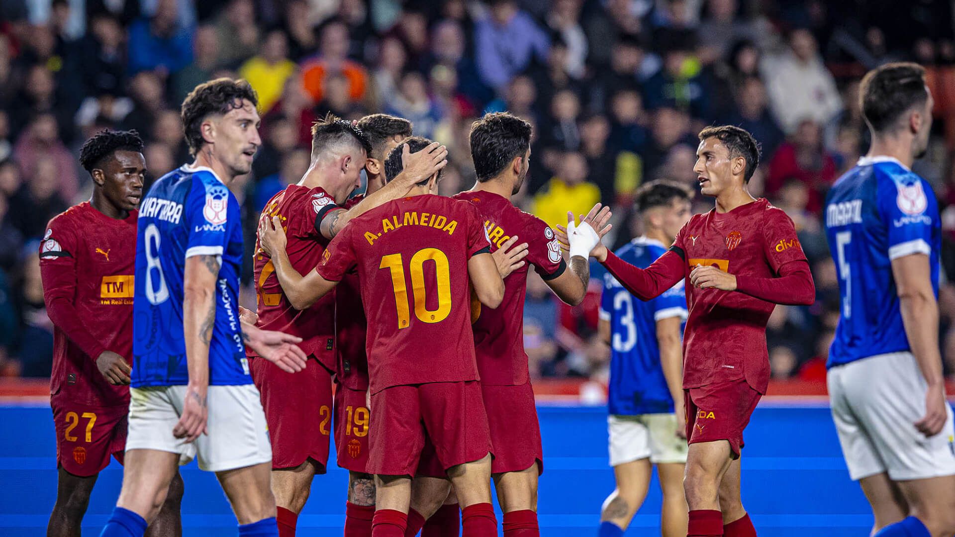 Hugo Duro en uno de los Goles del Valencia CF