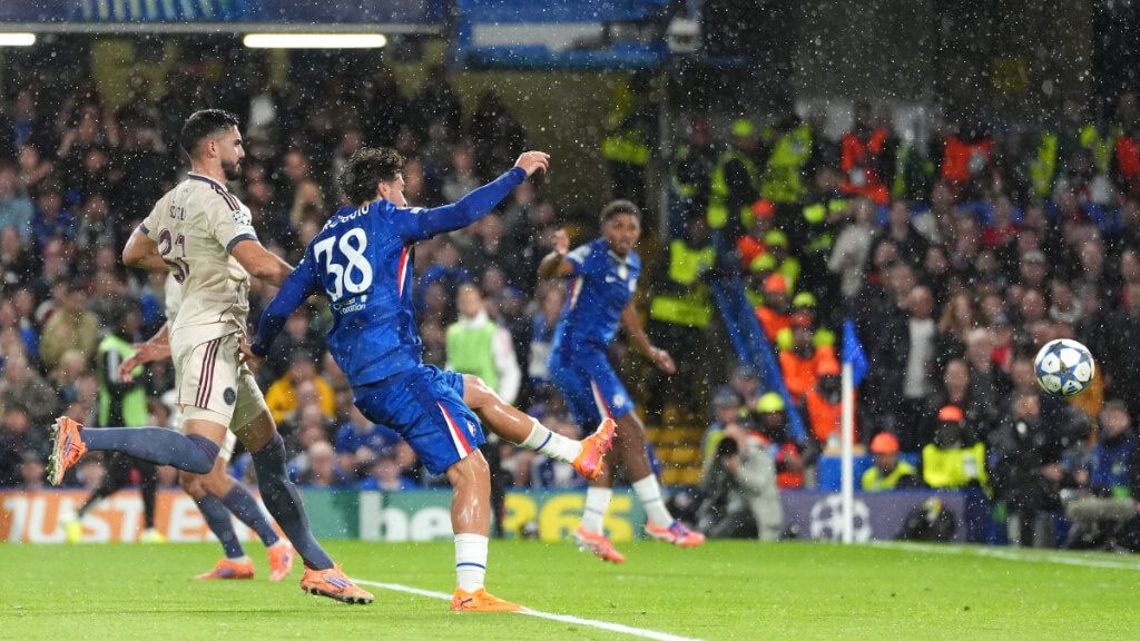 Marc Guiu durante el partido contra el Ajax (Fuente: Europa Press)
