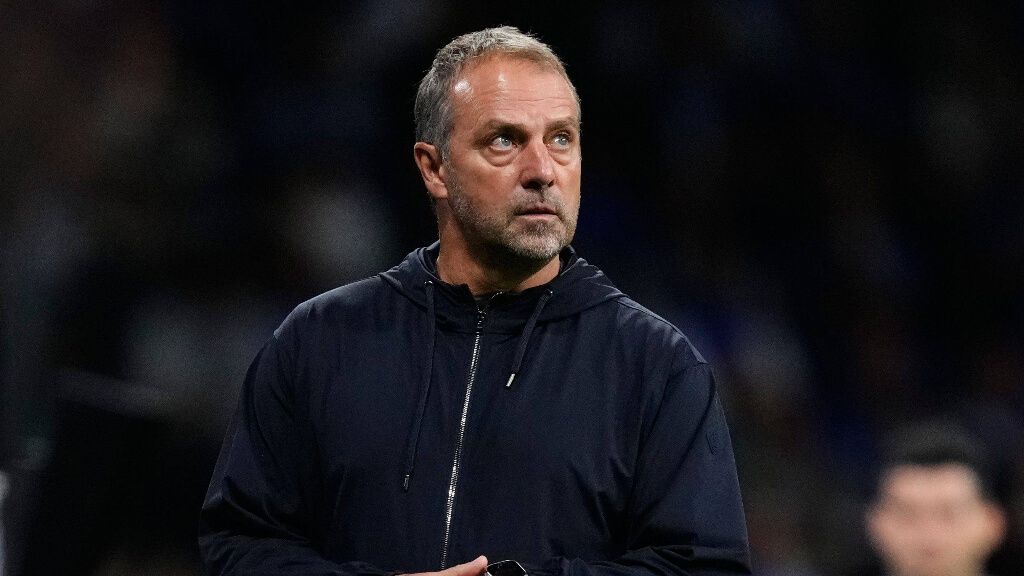  Hansi Flick durante un partido del FC Barcelona (Fuente: Cordon Press)