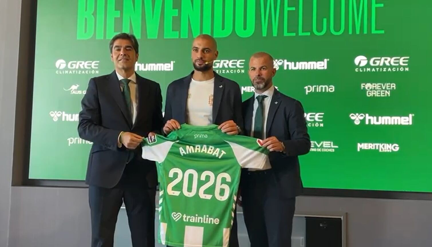  Sofyan Amrabat, en su presentación con el Betis.