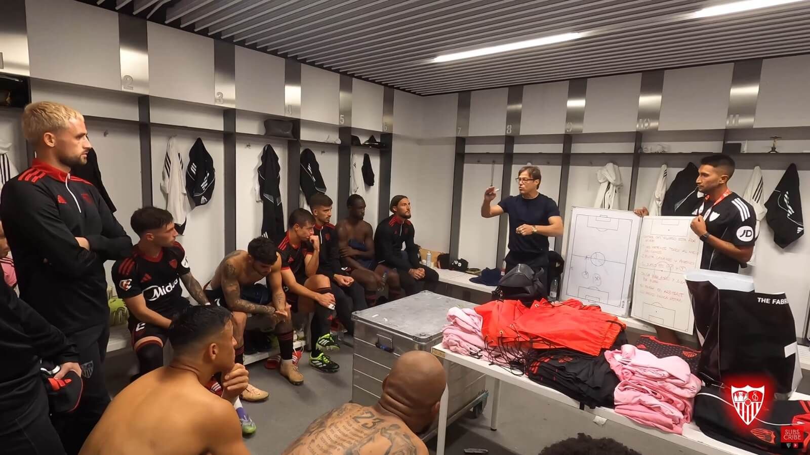  Matías Almeyda, en el vestuario de Mendizorroza.