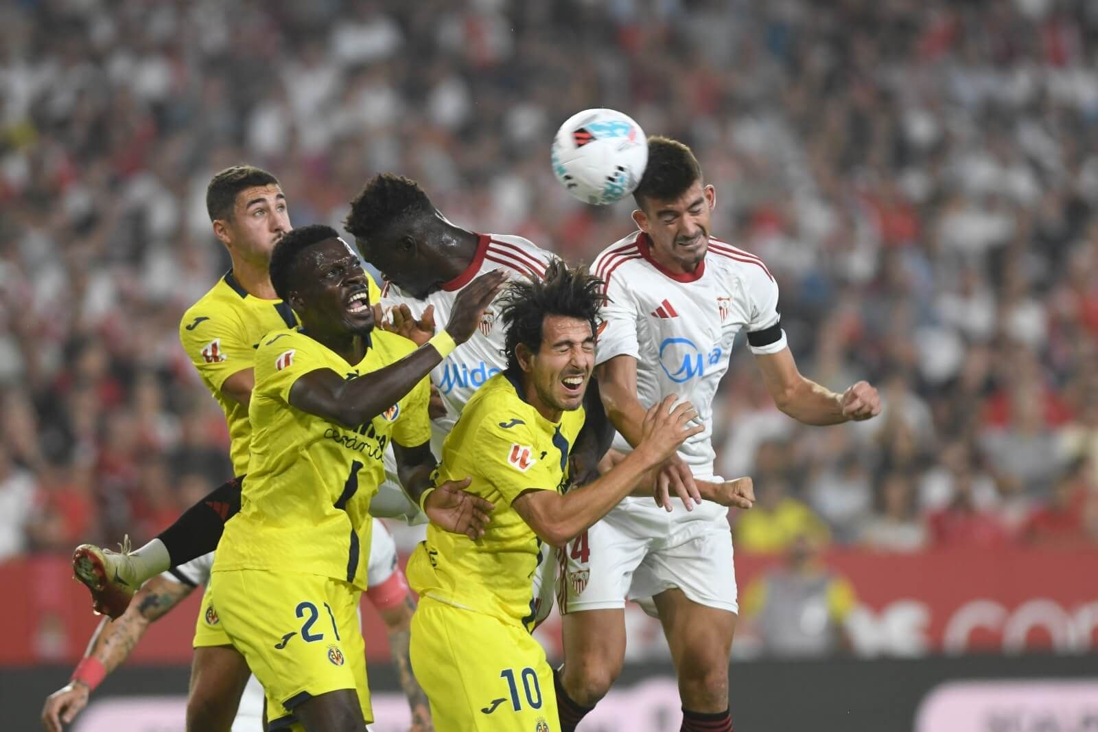  Kike Salas, ante el Villarreal.