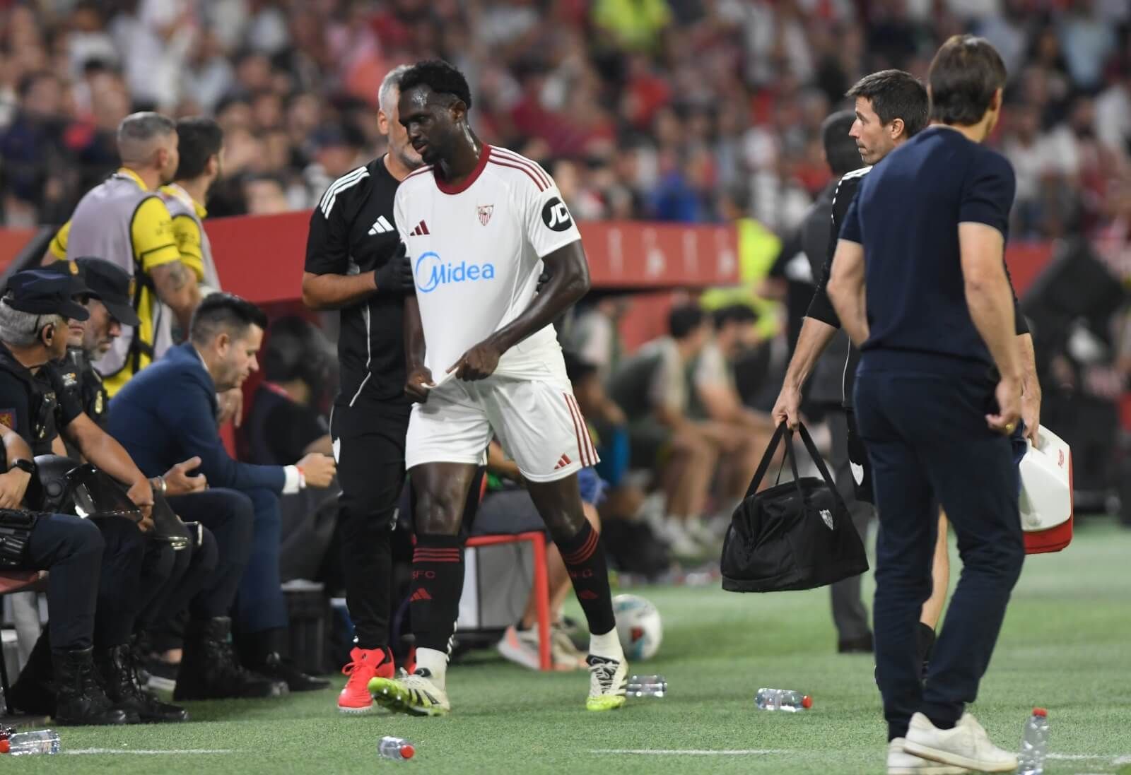  Tanguy Nianzou se marcha lesionado.