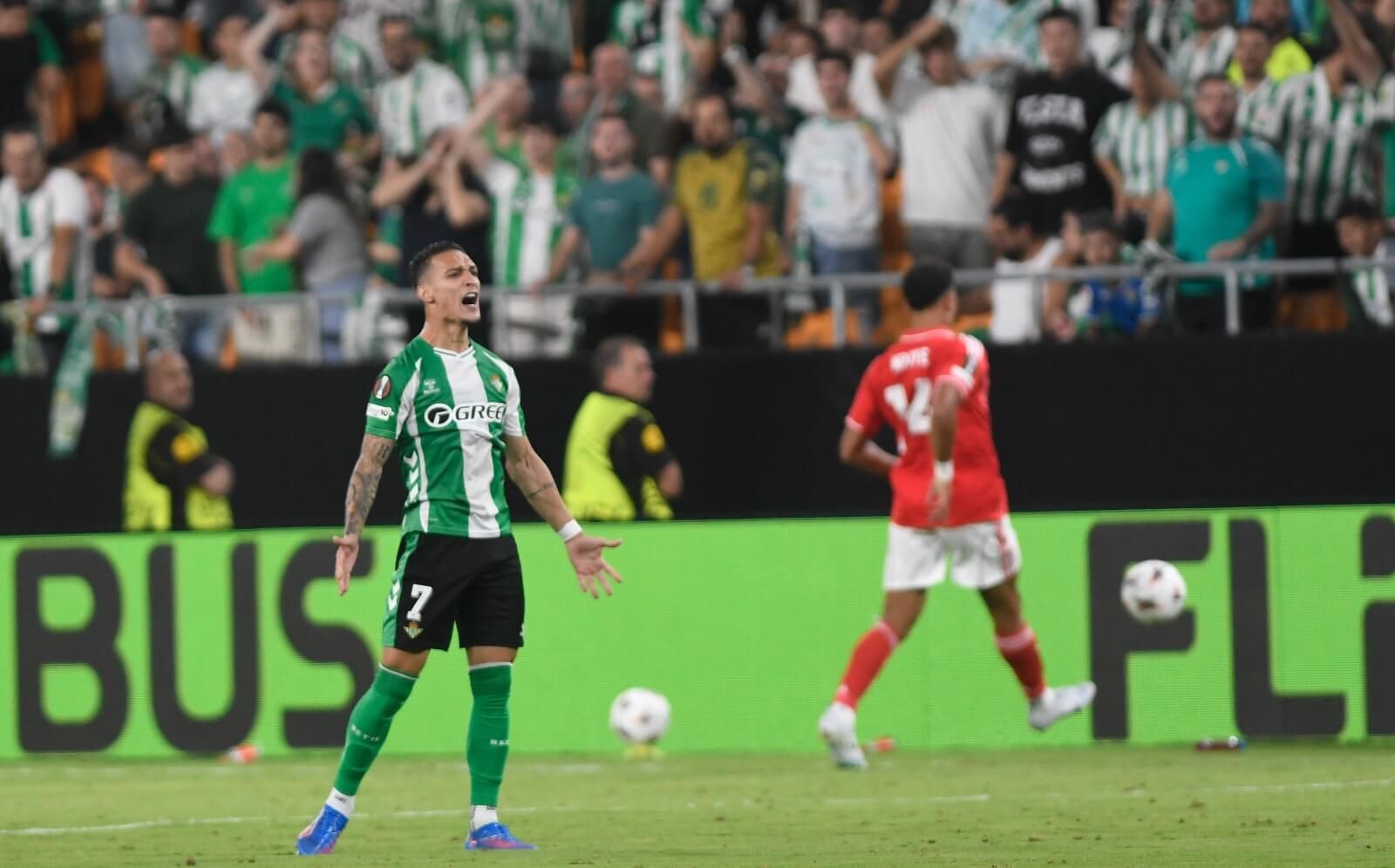  Antony, celebrando su gol ante el Forest.