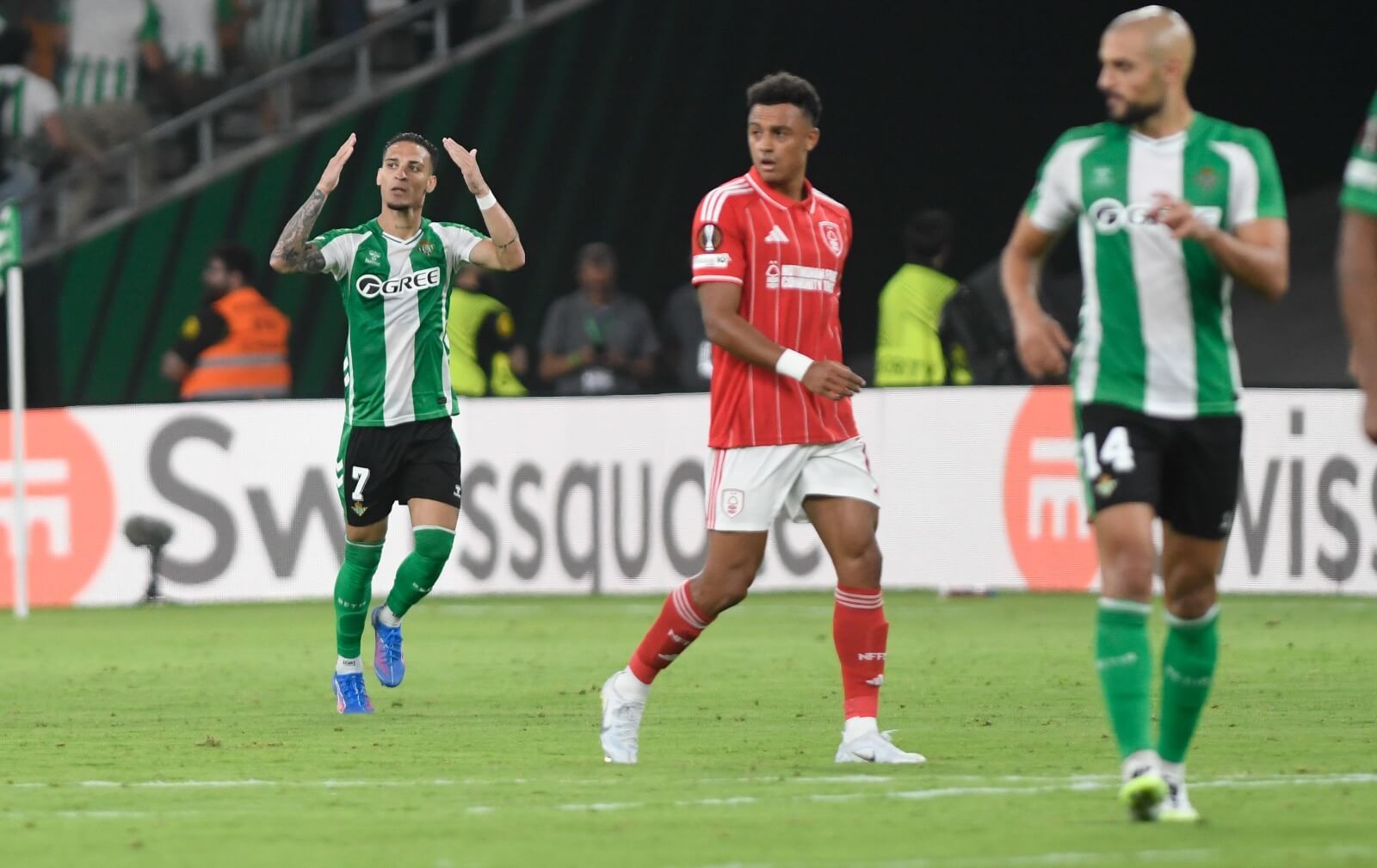  Antony, celebrando su gol ante el Forest.