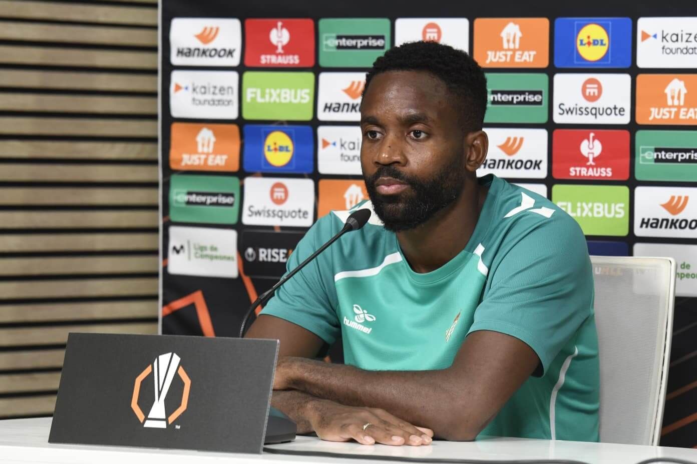 Cédric Bakambu, en sala de prensa.