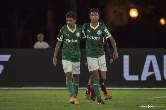 A la izquierda, Gabriel Santos tras anotar un gol.