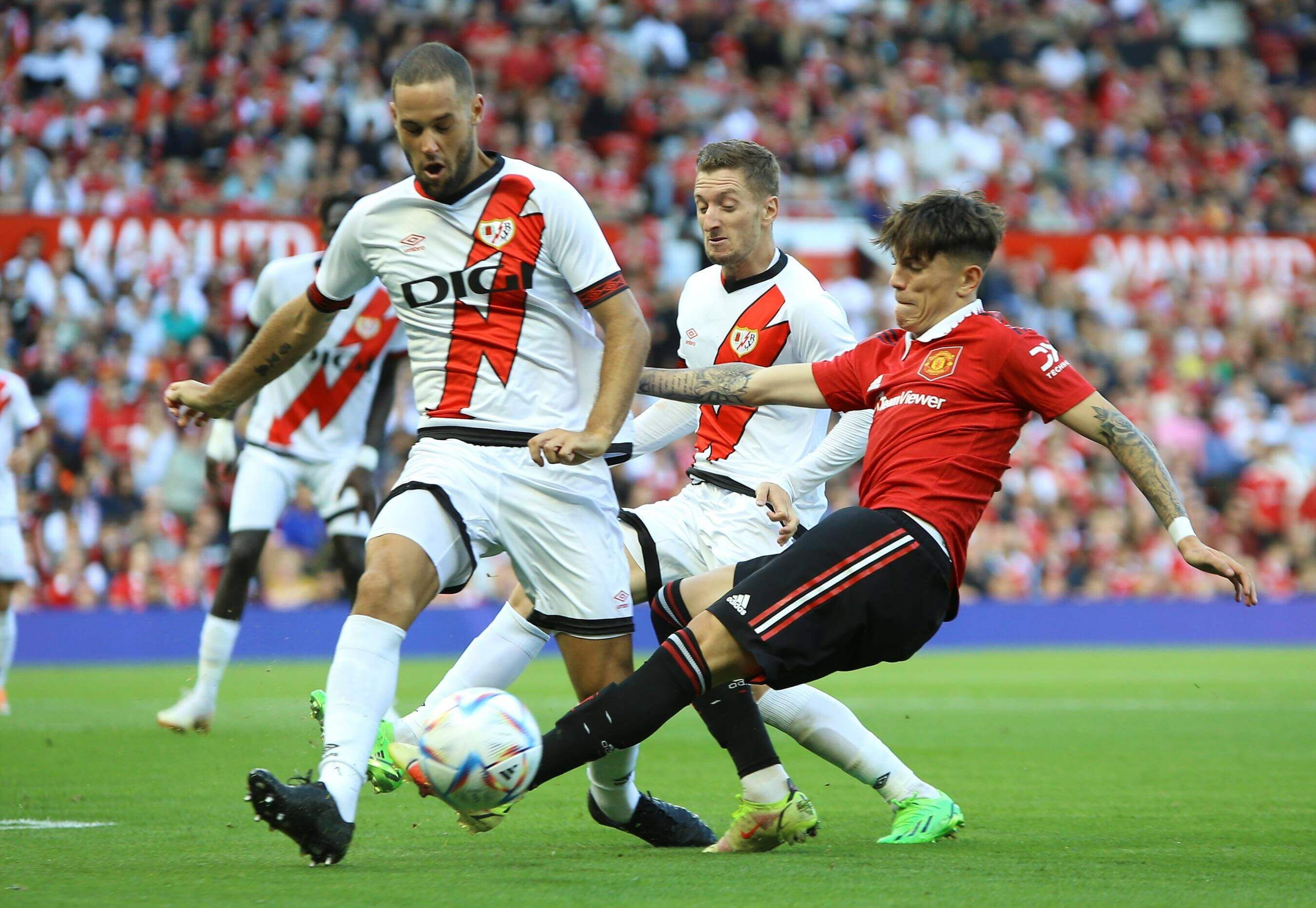 Mario Suárez contra el Manchester United (Cordon Press)
