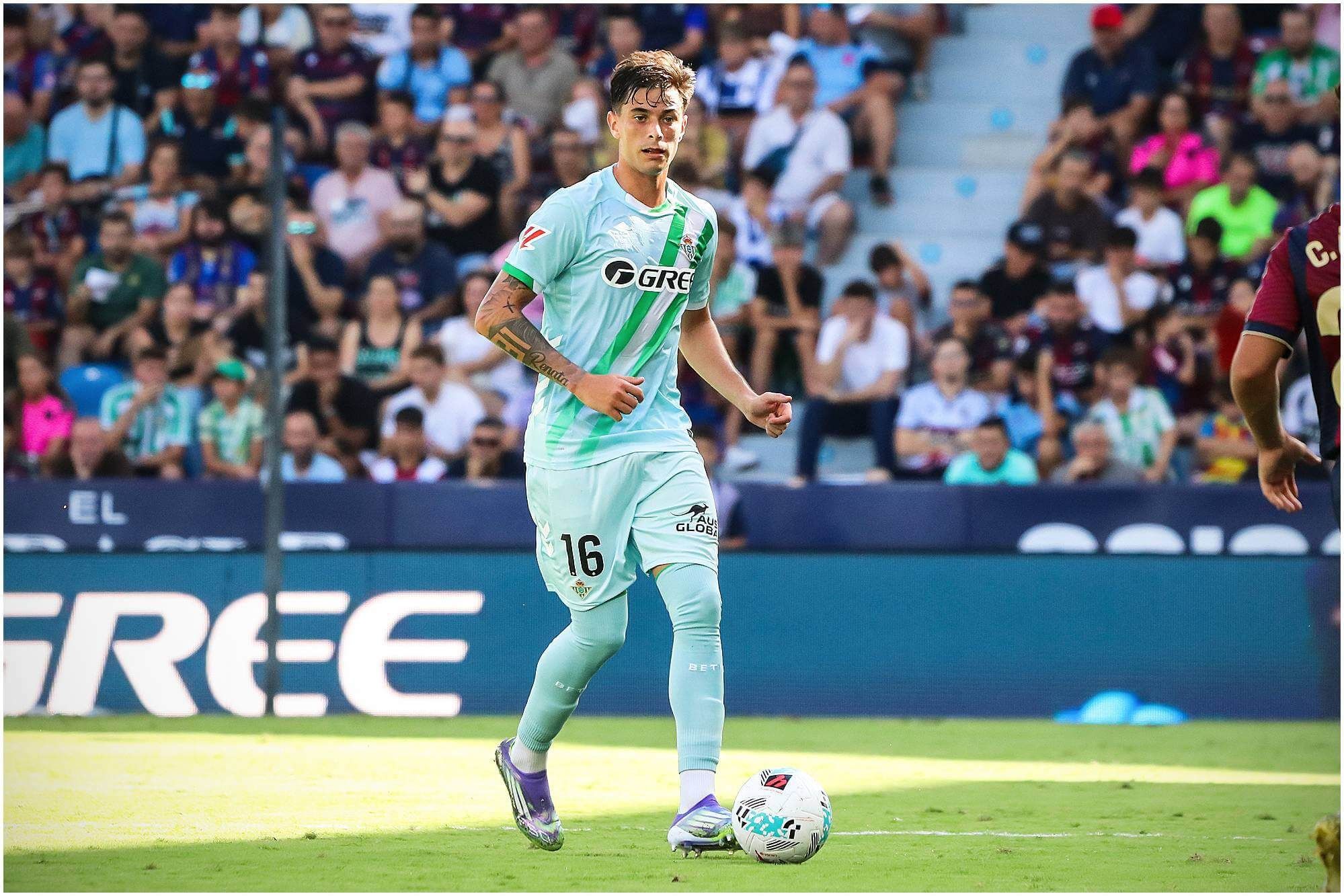 Valentín Gómez, ante el Levante.