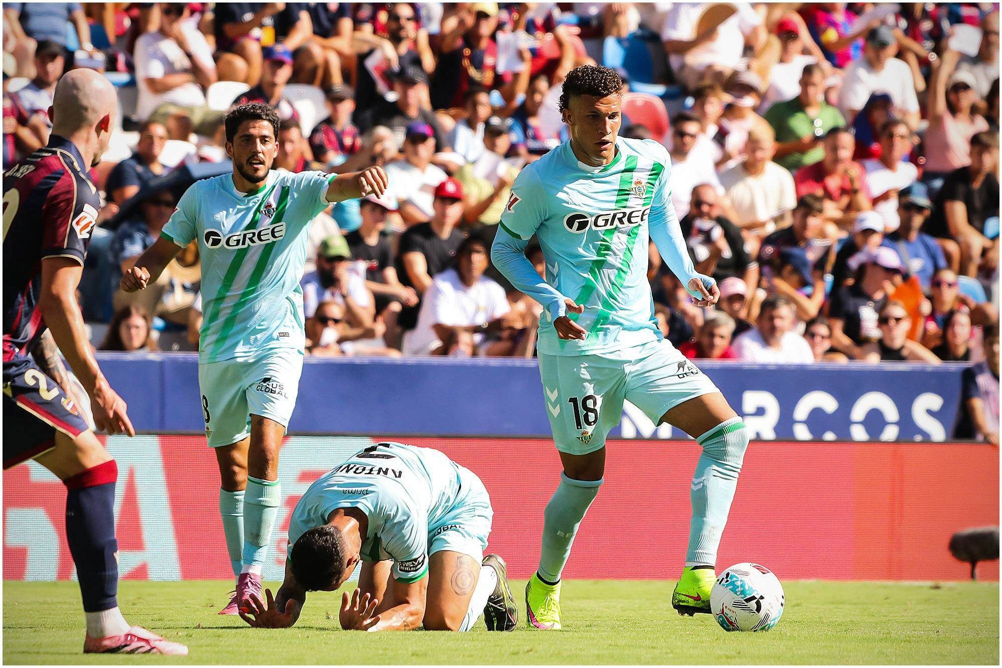  Nelson Deossa, ante el Levante.