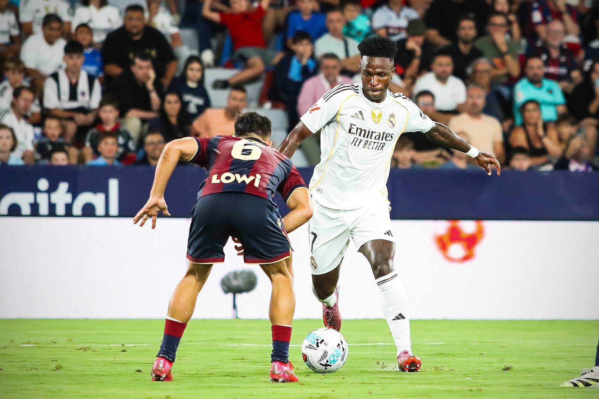 Vinicius en el partido ante el Levante (Cordon Press)