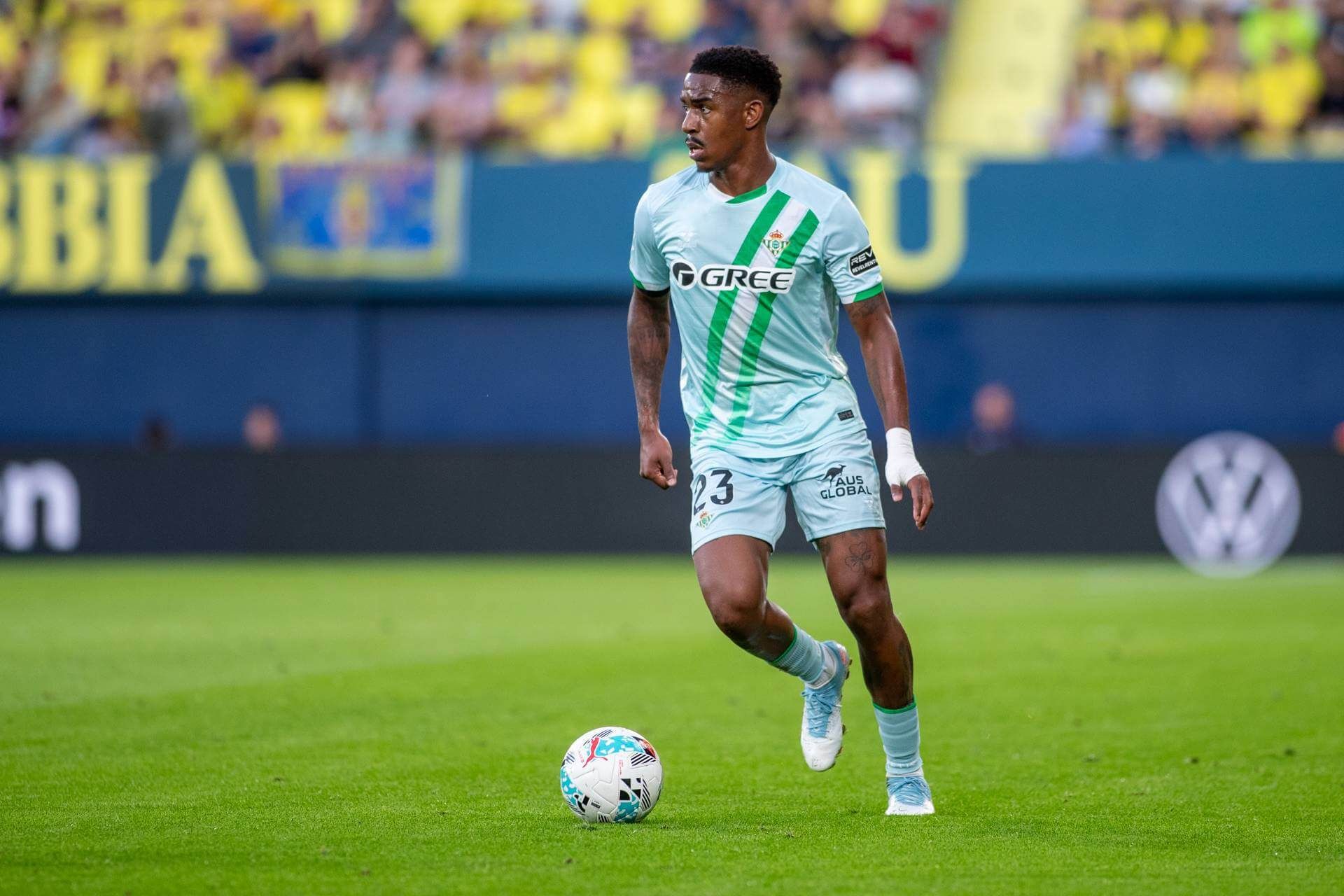 Junior Firpo, contra el Villarreal