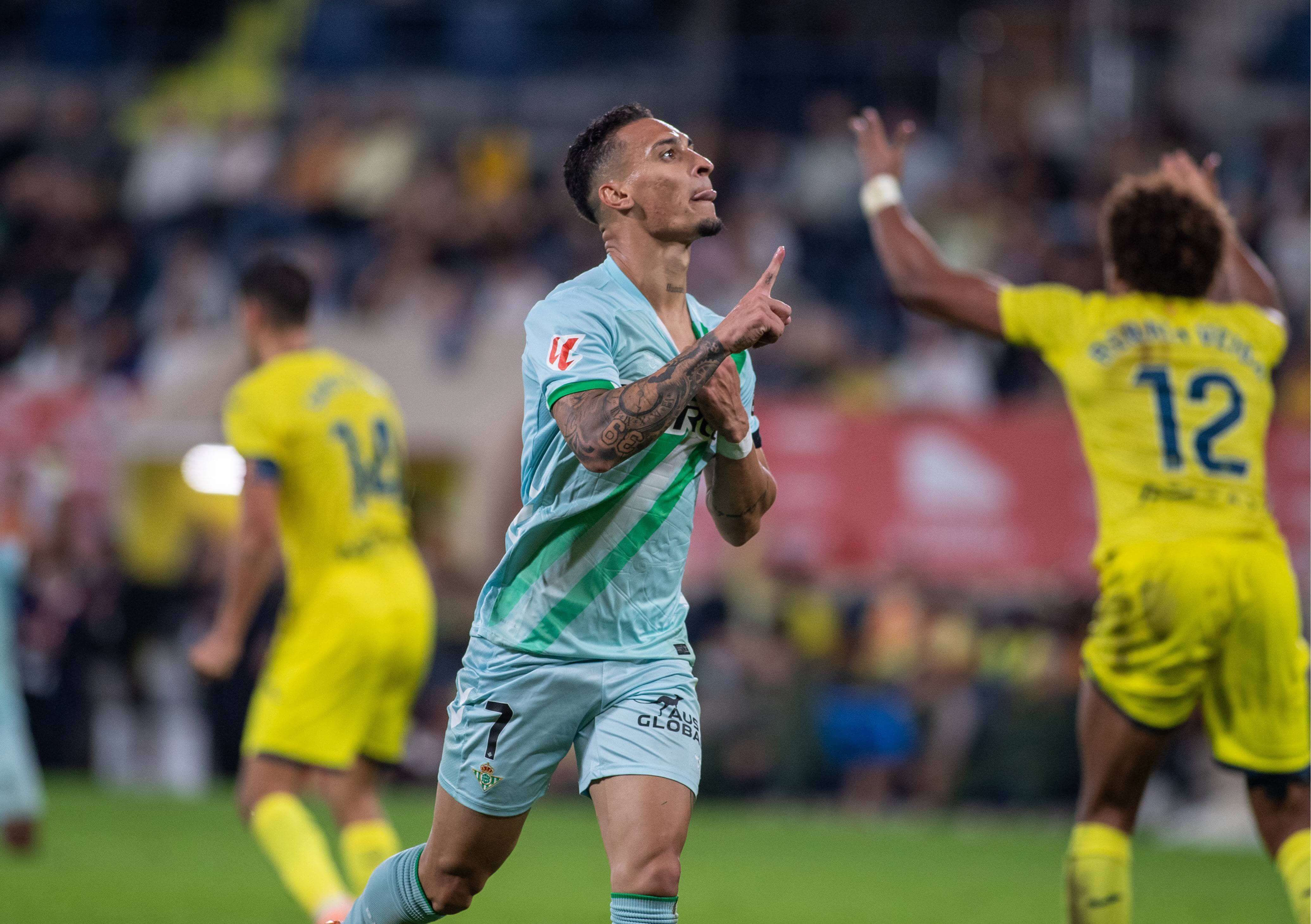  Antony, celebrando uno de sus goles ante el Villarreal.
