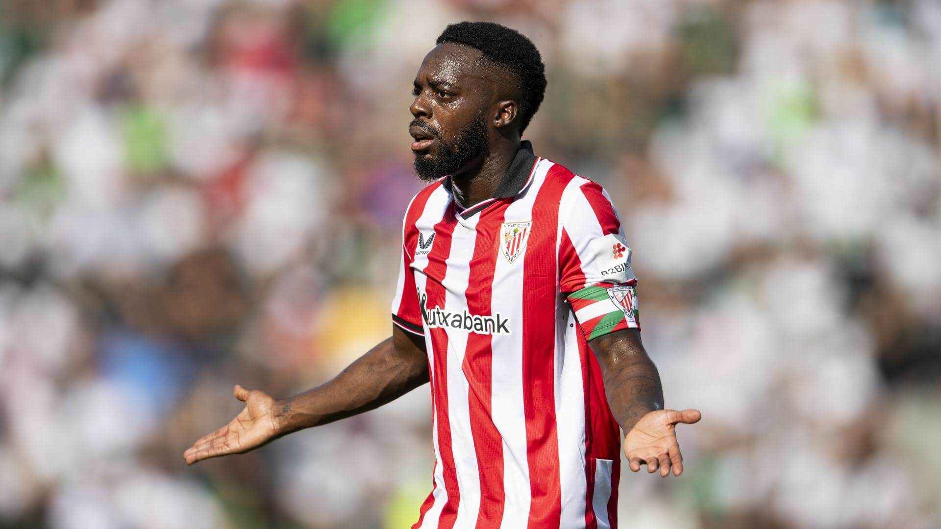  Protesta de Iñaki Williams en el partido empatado ante el Elche CF en el Martínez Valero.