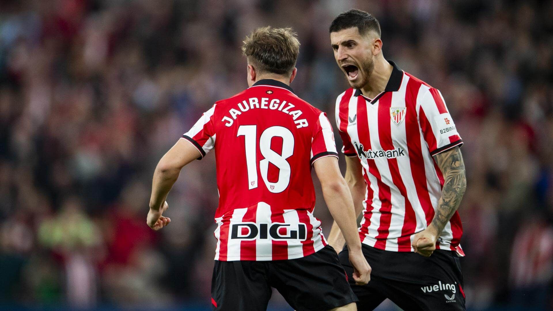 Mikel Jauregizar celebra su gol con Oihan Sancet ante el Girona en San Mamés.