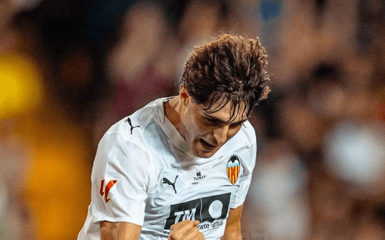 Javi Guerra apunta al once titular en el Valencia CF - Real Betis
