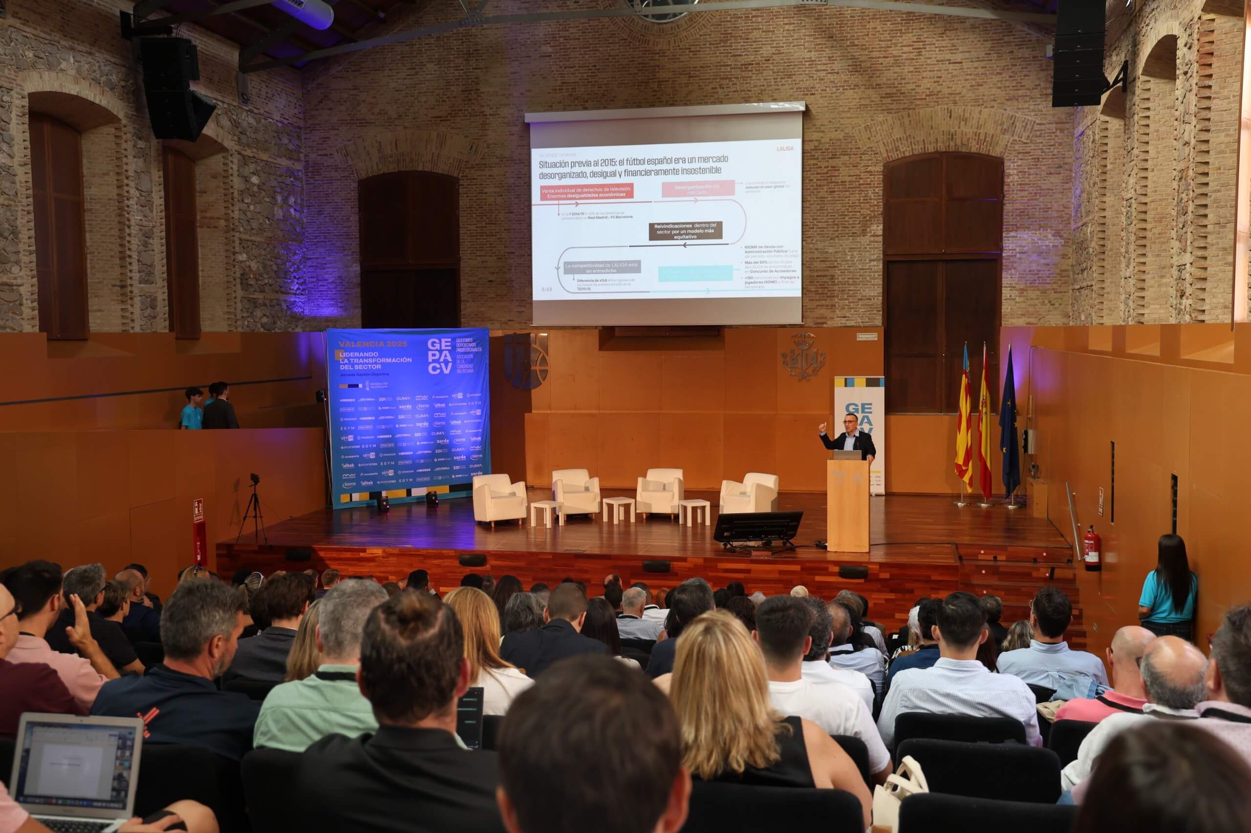  Javier Gómez da una charla en Valencia sobre LALIGA