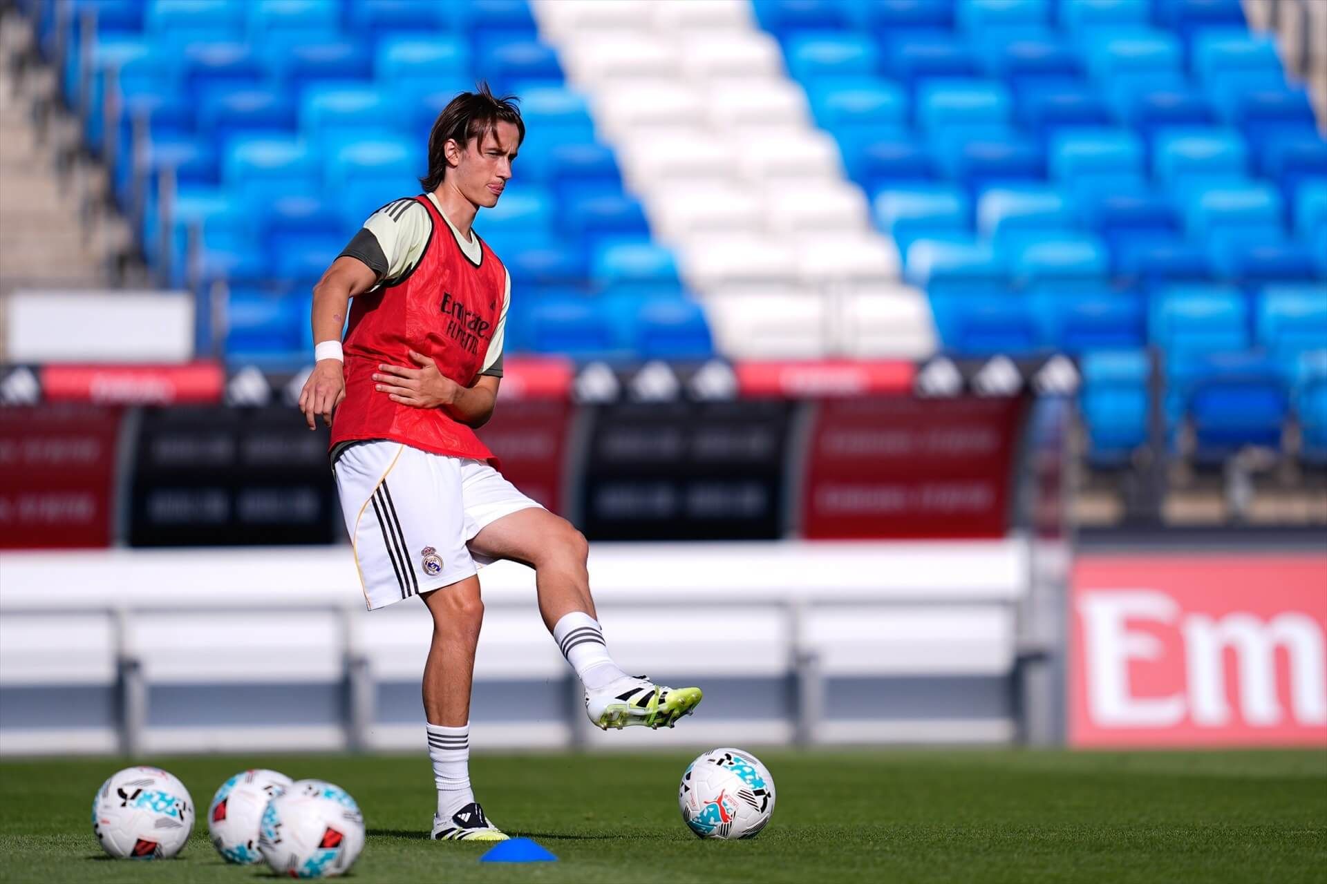  Joan Martínez en un calentamiento con el Real Madrid