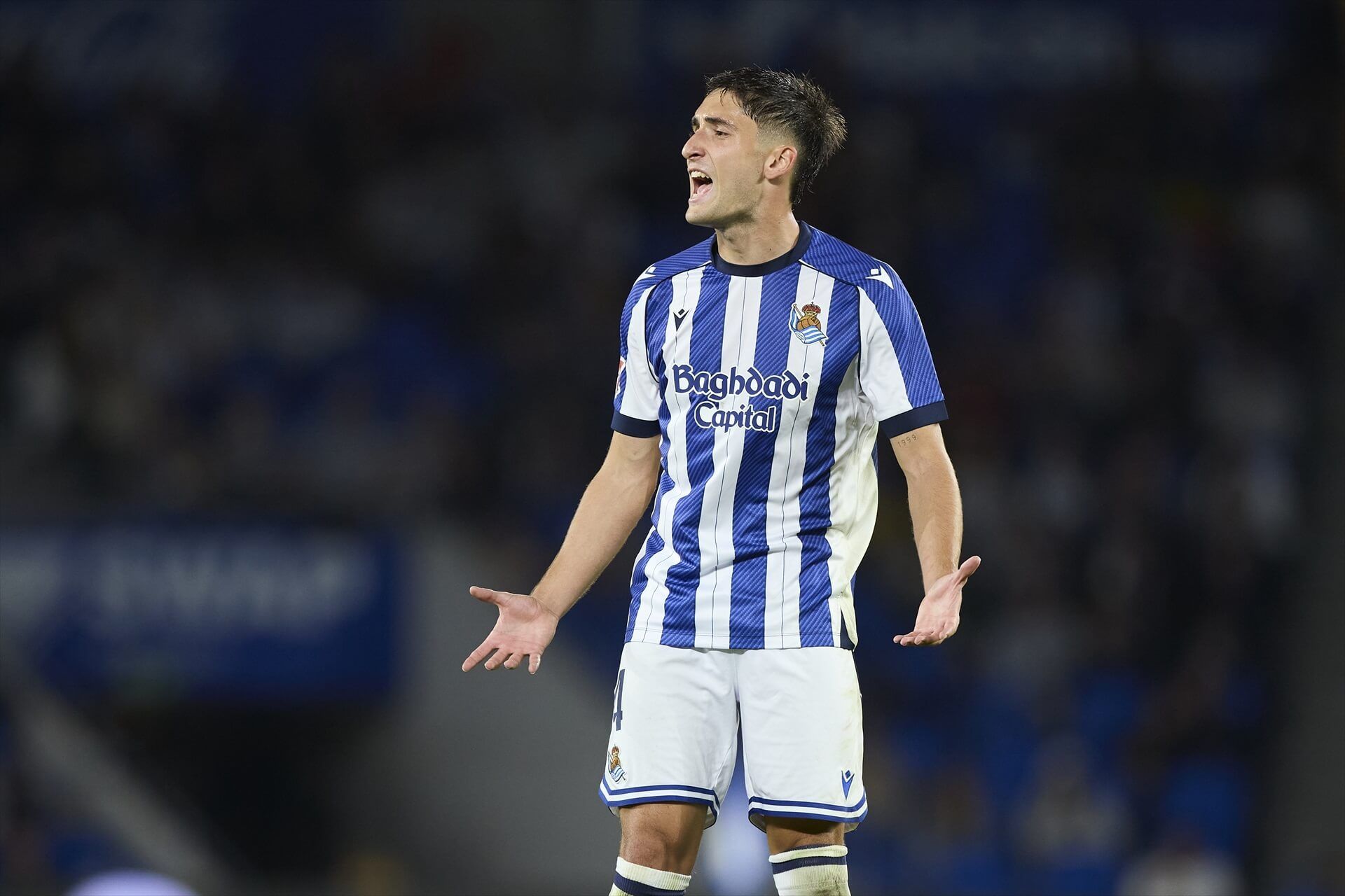  Jon Gorrotxategi protesta durante el Real Sociedad-Rayo.