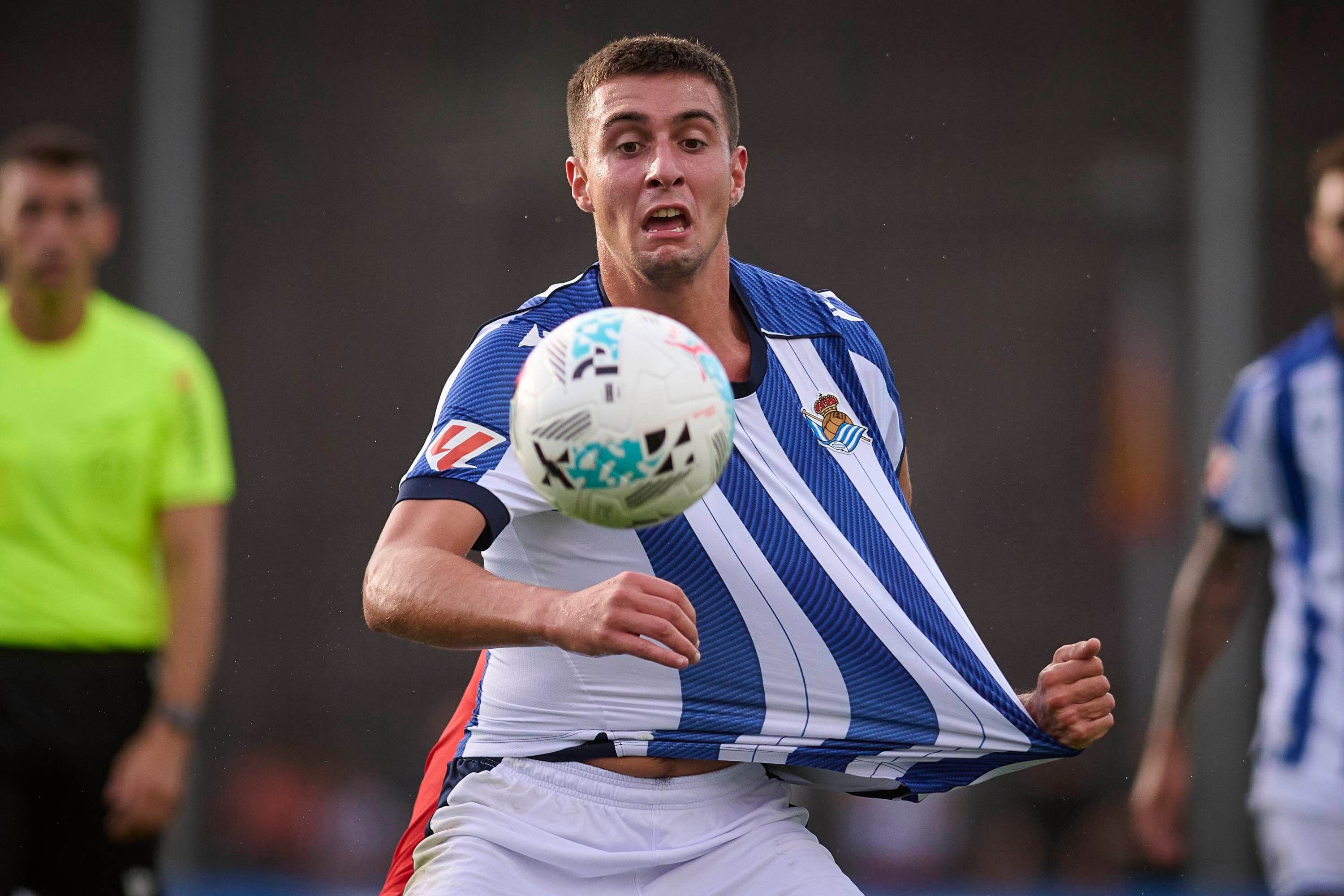 Jon Karrikaburu, en un partido de la Real Sociedad.