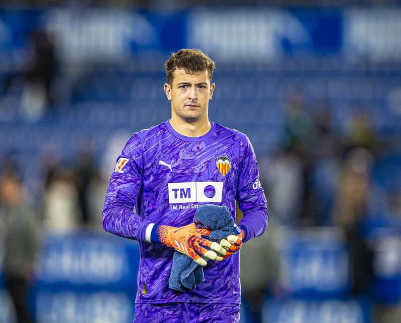 Julen Agirrezabala ante el Alavés