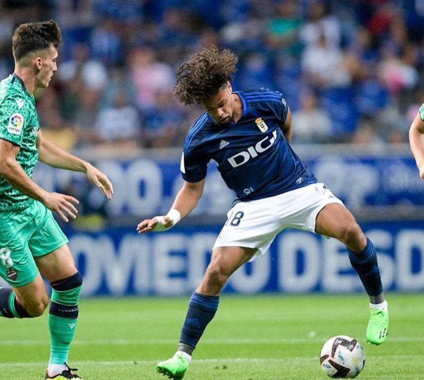  Koba Koindredi con el Oviedo