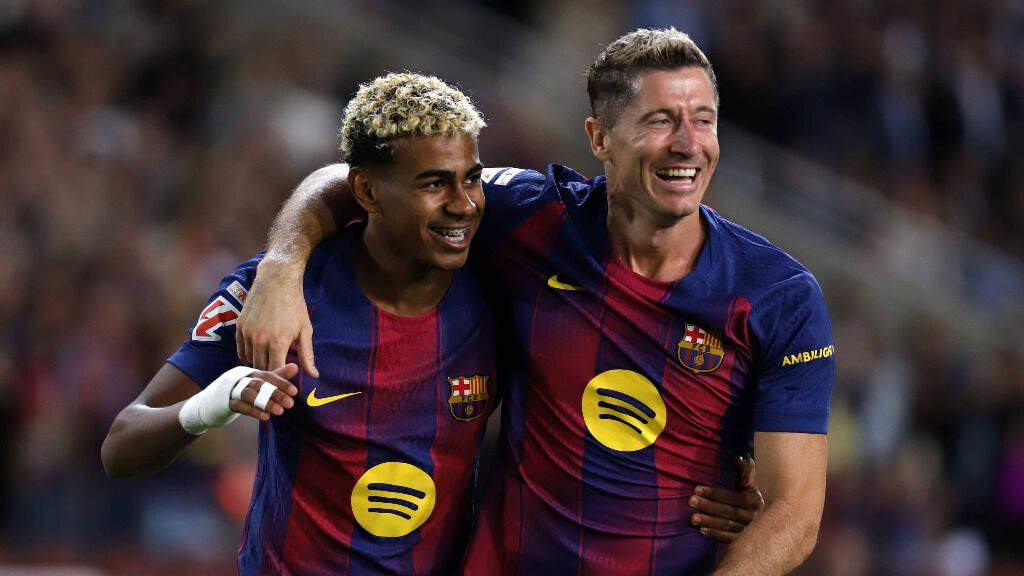  Lamine Yamal y Robert Lewandowski celebrando un gol con el Barcelona (Fuente: Cordon Press)