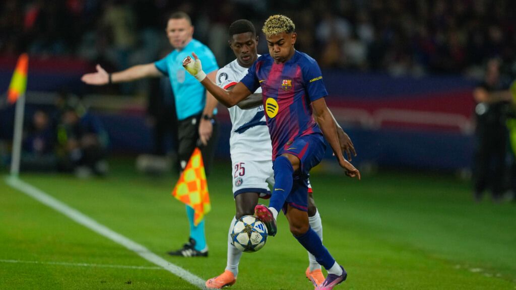 Lamine Yamal y Nuno Mendes en el Barcelona - PSG (Fuente: EFE)