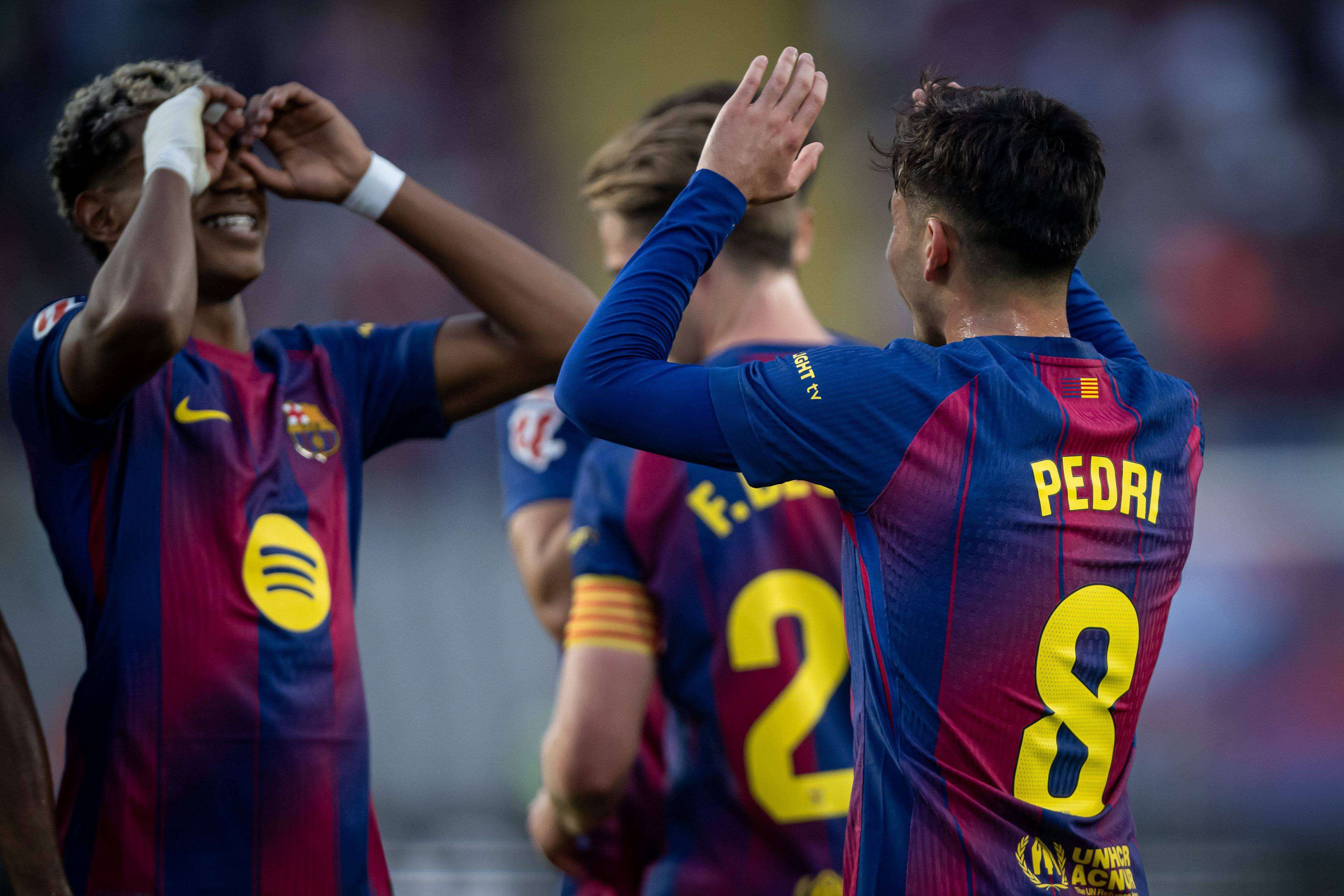  Lamine Yamal y Pedri González celebran un gol