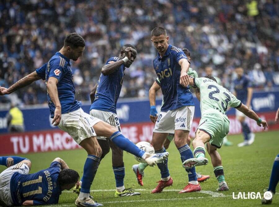 Lance del Real Oviedo-Levante.
